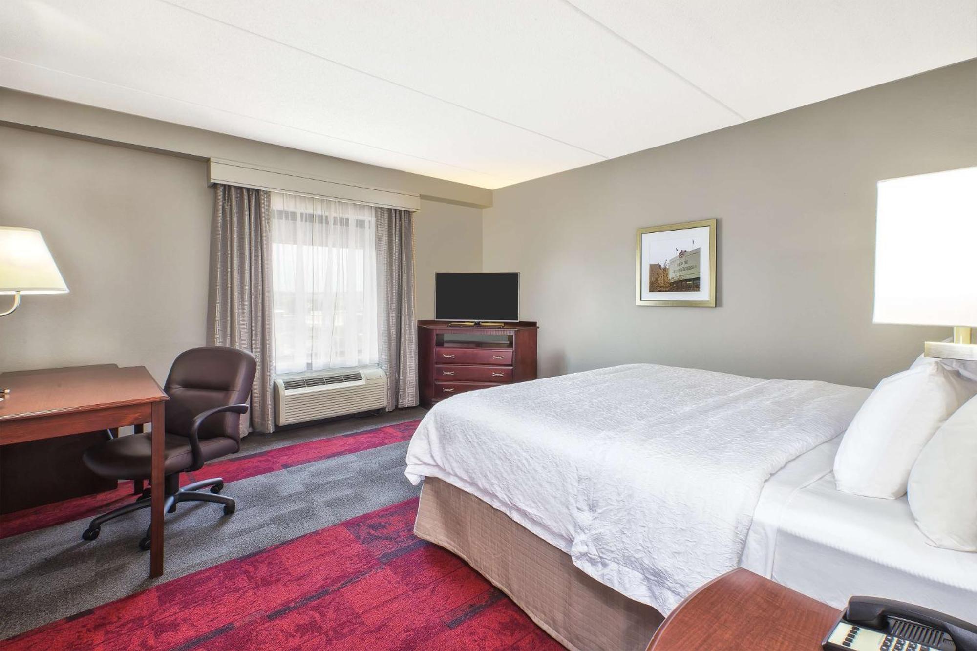 Hampton & - West Hotel
