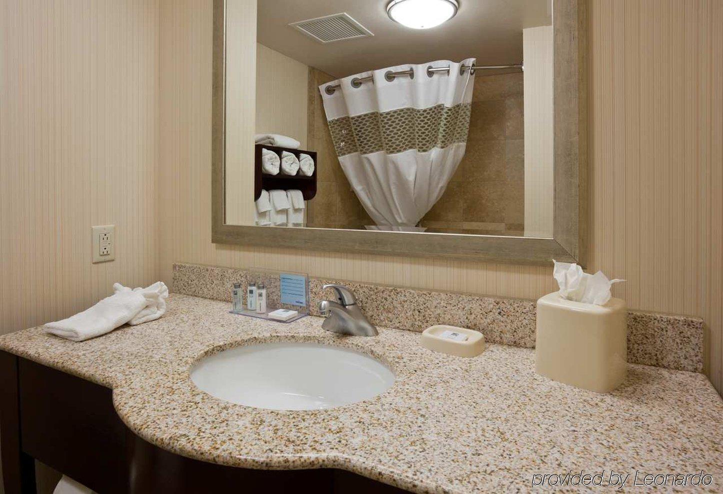 Hotel Hampton & - West 3*