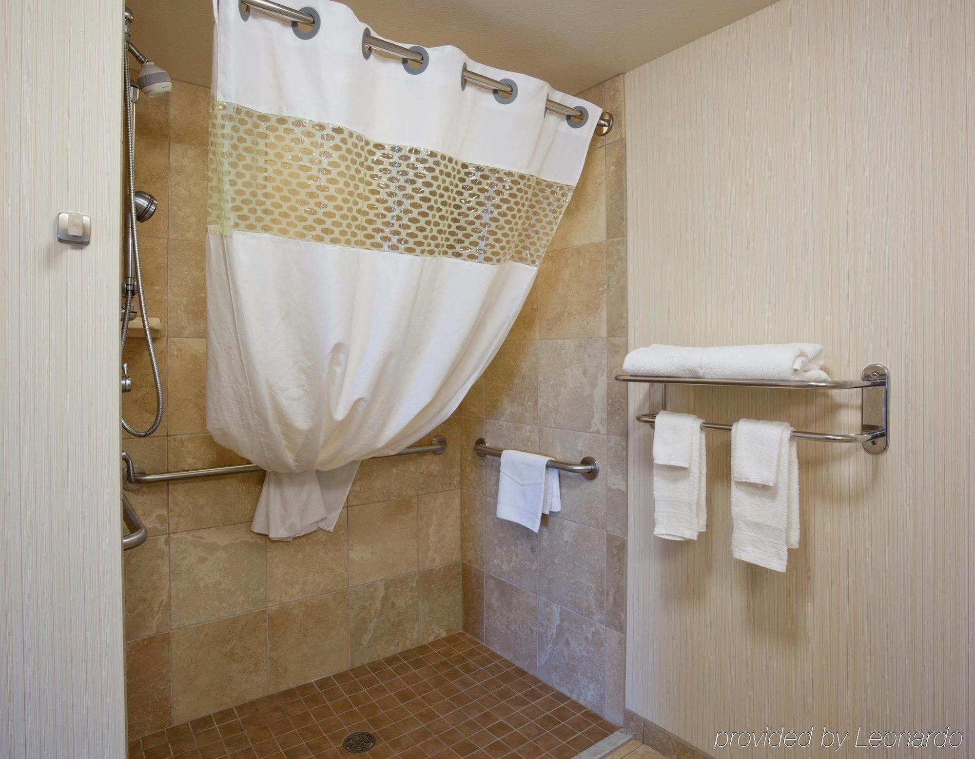 Hampton & - West Hotel