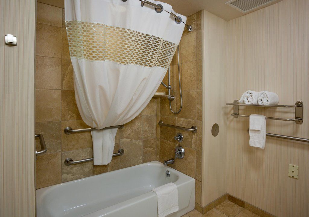 Hotel Hampton & - West 3*